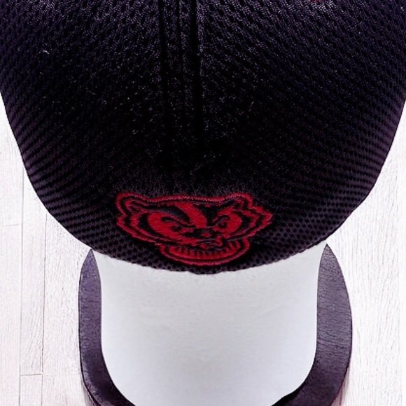 Wisconsin Badgers Hat Top of the World Red Black One Fit Logo NCAA CAPS EUC - Picture 4 of 11